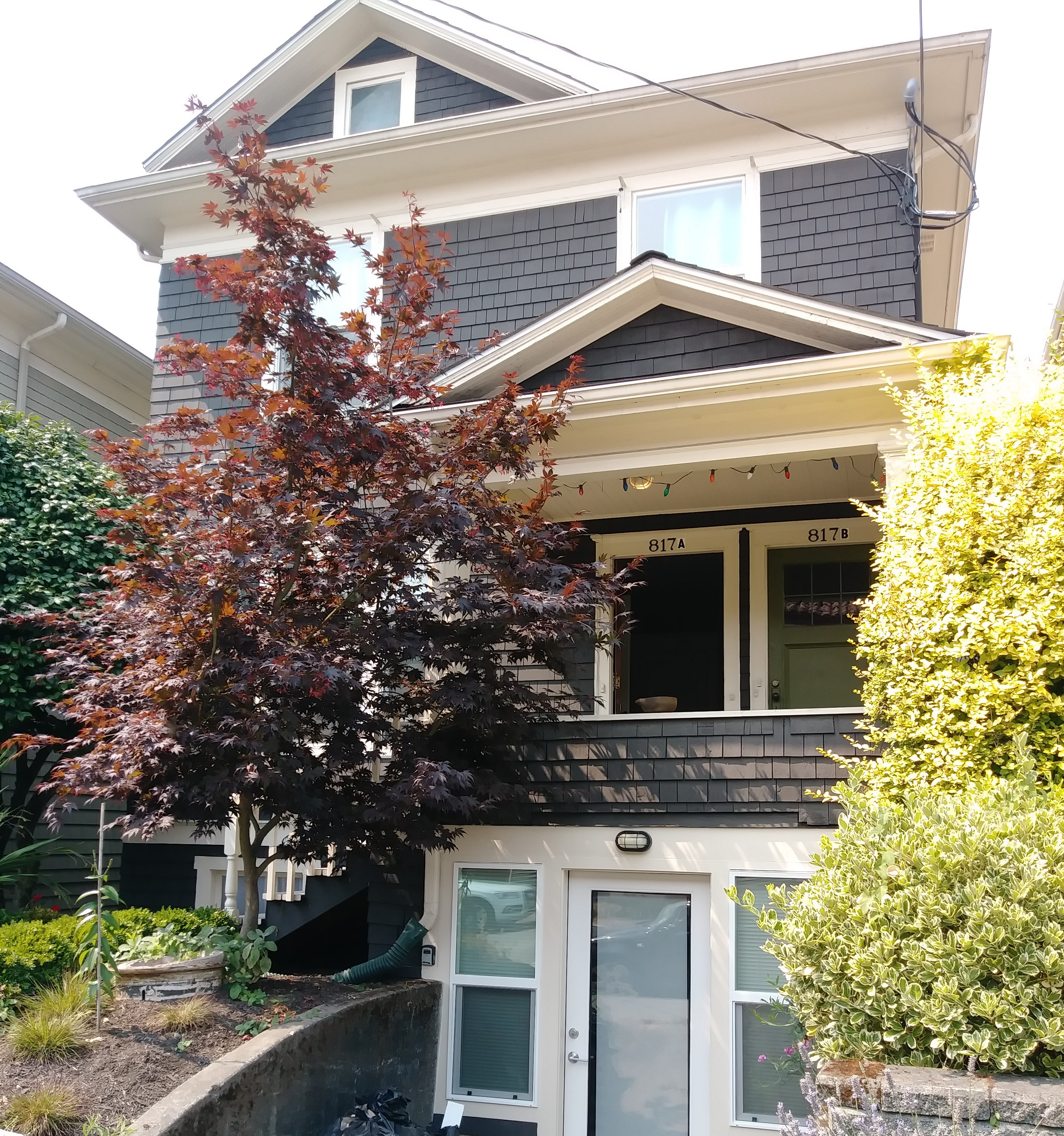 817 bsmt entry exterior